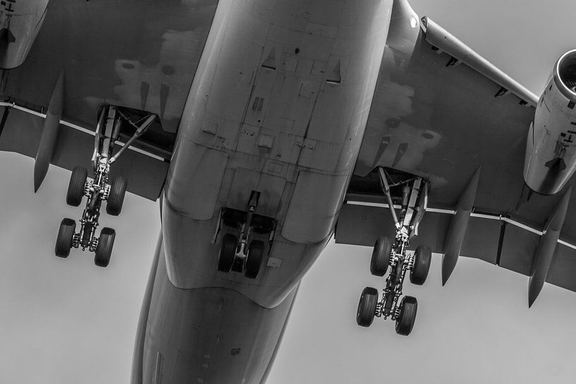 Airbus A340-300 landing op schiphol by byFeelingz