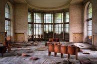 Verlassenes Theater im Verfall. von Roman Robroek – Fotos verlassener Gebäude Miniaturansicht