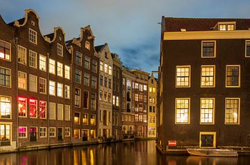 Amsterdam canals during a winter evening with illuminated mercha by Sjoerd van der Wal