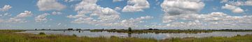 panorama van natuurgebied Tiengemeten met pracgtige wolken van W J Kok
