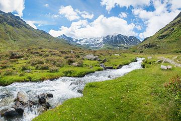 fresh creek at Durrboden, Dischma valley, hiking destination Dav by SusaZoom