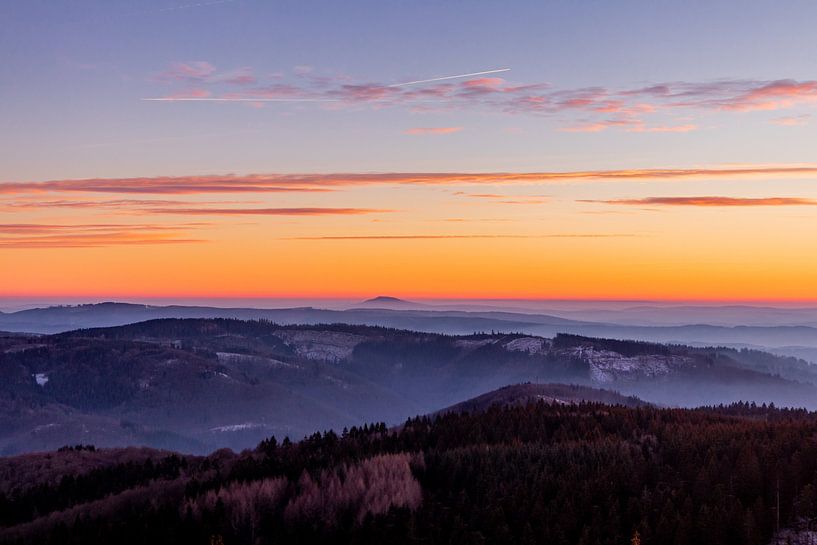 Korte wandeling bij zonsondergang naar de Ruppberg bij Zella-Mehlis - Thüringen - Duitsland van Oliver Hlavaty