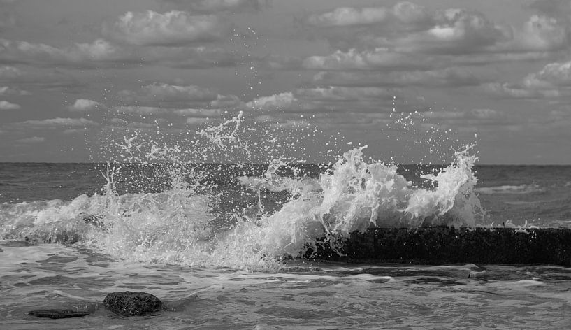 Wellen über einem Schiffswrack, England Hunstanton von Nynke Altenburg