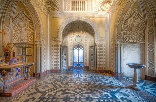 Zimmer im verlassenen Schloss Sammezzano in Italien.