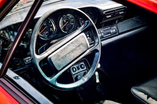 Het dashboard van de Porsche 911 Turbo-sportwagen