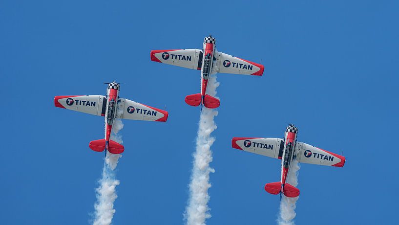 Titan Aerobatic Team 2025. by Jaap van den Berg