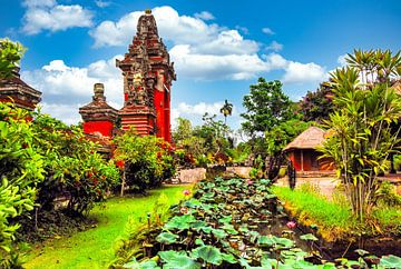 Hindoetempel Taman Ayun met begroeiing op Bali Indonesië van Dieter Walther