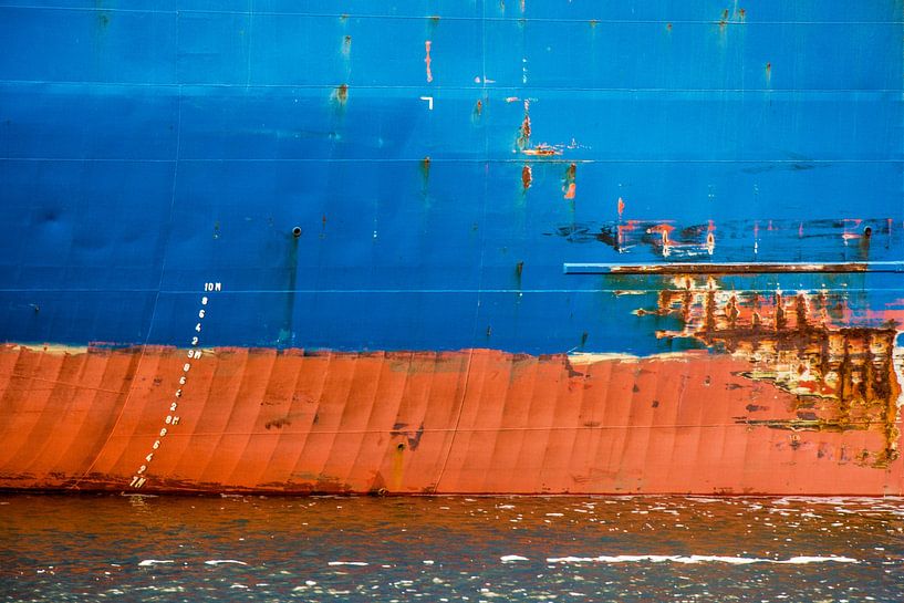 Der Schiffsrumpf mit all seinen Geschichten im Hafen. von scheepskijkerhavenfotografie