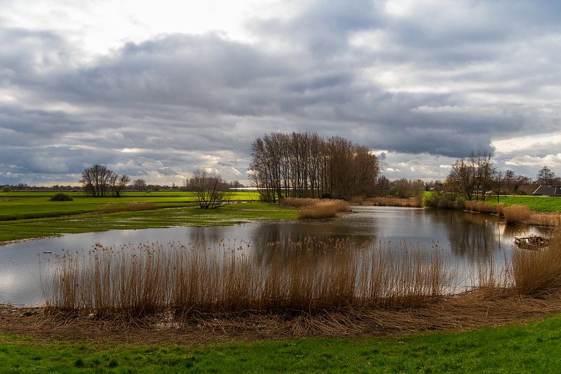 Clouds and sunshine in the Bommelerwaard by Erik van der Starre
