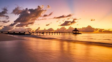 Sonnenaufgang über den Malediven von Graham Forrester