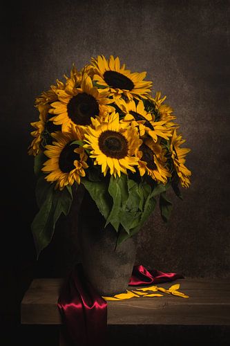 Still life with sunflowers by John van de Gazelle fotografie