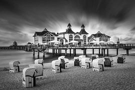 Seebrücke und Strandkörbe am Strand von Sellin von Markus Lange