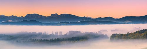 Panoramische zonsopgang in de Allgäu, Beieren, Duitsland