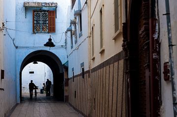 Steegje in de medina van Rabat, Marokko von Jeroen Knippenberg