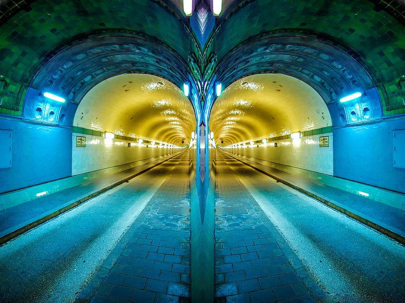 Hamburg: twee buizen van de oude Elbe tunnel # 2 van Norbert Sülzner