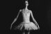 Balletdanser in zwartwit staand 01 van FotoDennis.com