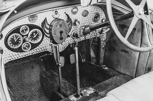 Bugatti Type 43 klassieke sportwagen dashboard in zwart en wit