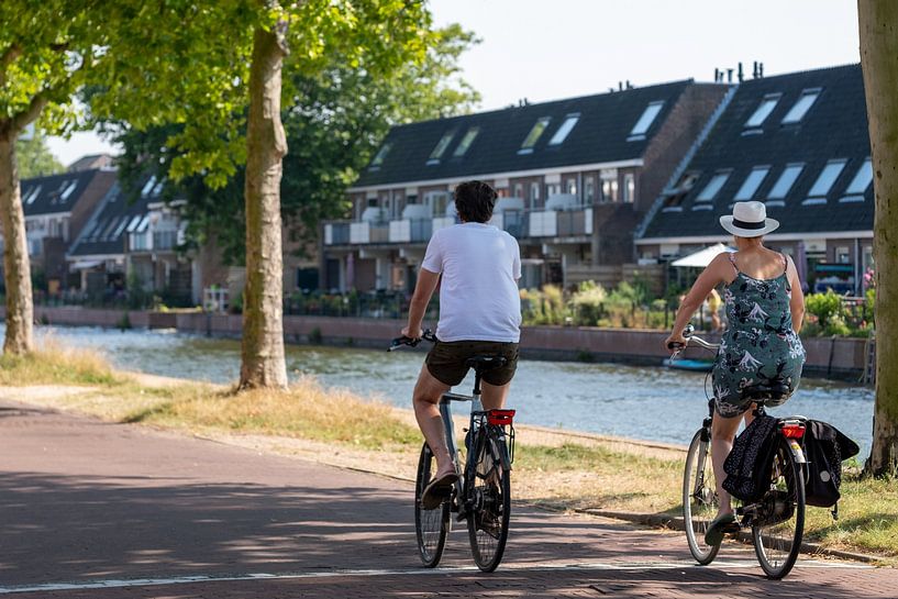 Cyclists along canal by Helene van Rijn
