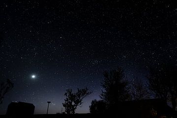 Nachtelijke hemel met maan van Kim Tiekstra