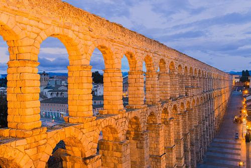 Das beleuchtete Aquädukt von Segovia, Spanien von Henk Meijer Photography