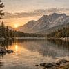 Alpensee im goldenen Abendlicht von Max Steinwald