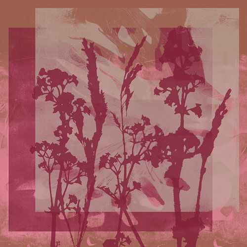 Wilde bloemen in paars op roze na terracotta.