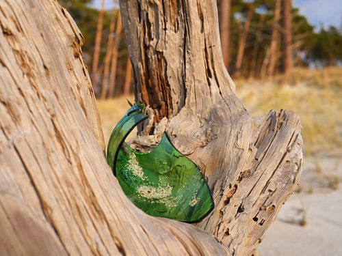 Holz, Scherben und Sand