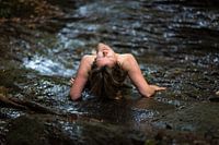 Baden im morgendlichen Fluss
