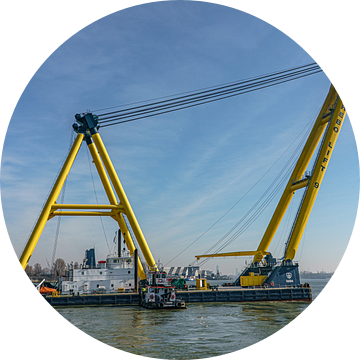 Hebo-Lift 9 onderweg in de haven van Rotterdam.