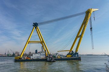 Hebo-Lift 9 onderweg in de haven van Rotterdam. van Jaap van den Berg