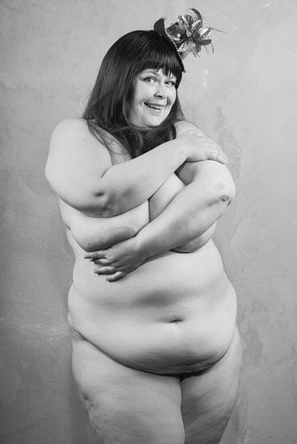 Hele mooie sexy volle en naakte vrouw.