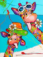 Fröhliche Giraffen am Strand