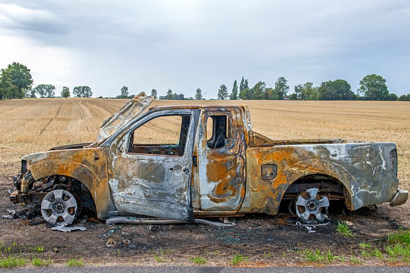 voiture incendiée par Hanneke Luit