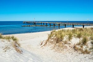 Seebrücke an der Ostseeküste in Wustrow auf dem Fischland-Darß