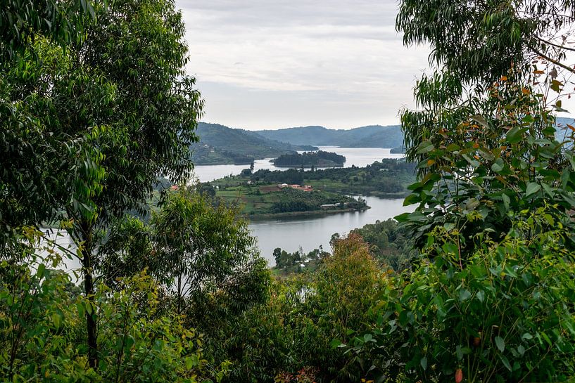Lake Bunyonyi - Silence between the hills by Rick Massar