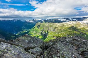 View from the mountain Dalsnibba in Norway van Rico Ködder
