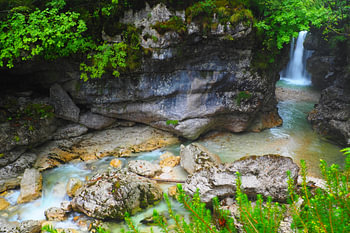 Les veines de la montagne ⛰️ Où l'eau et la pierre se fondent - force pure, vie et tranquillité à la fois.