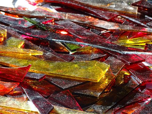 Compositie met gekleurd glas