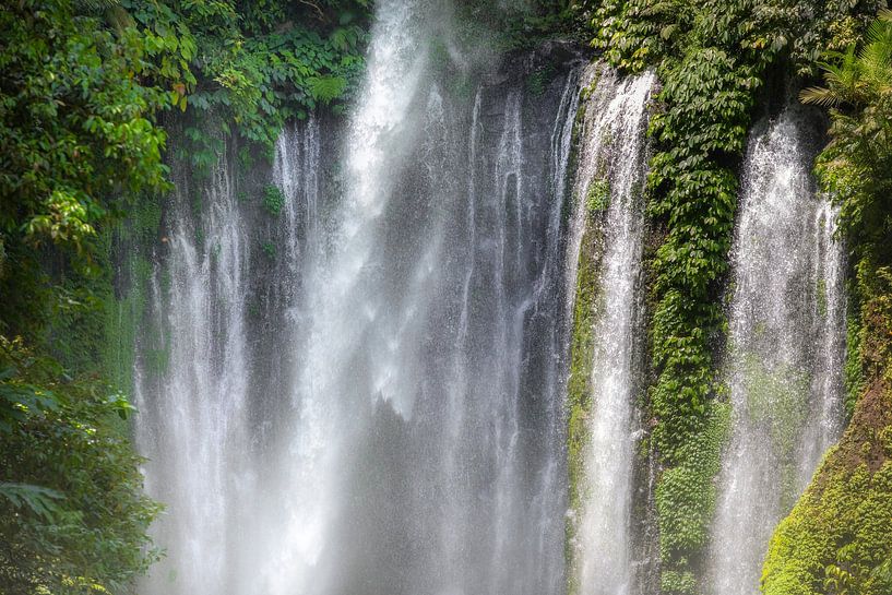 Chute d'eau Tiu Kelep par Martijn Schruijer