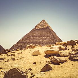 De Piramides in Gizeh gemaakt in de zomer van 2019  03 van FotoDennis.com | Werk op de Muur