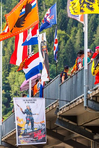 Max Verstappen vlaggen tijdens de Grand-Prix van Oostenrijk 2017