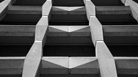 Schwarze weiße Gebäudearchitekturgeraden