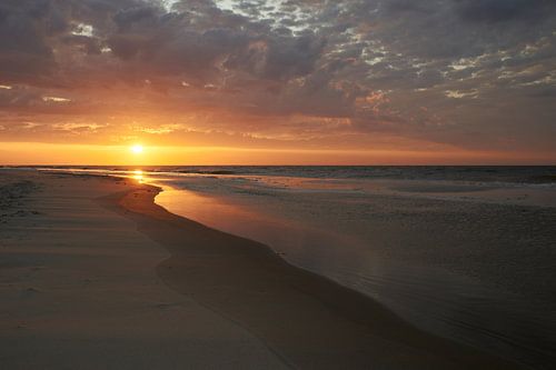 Zonsondergang aan het strand van Texel