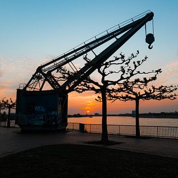 Old crane at the Medienhafen, Düsseldorf by Martijn