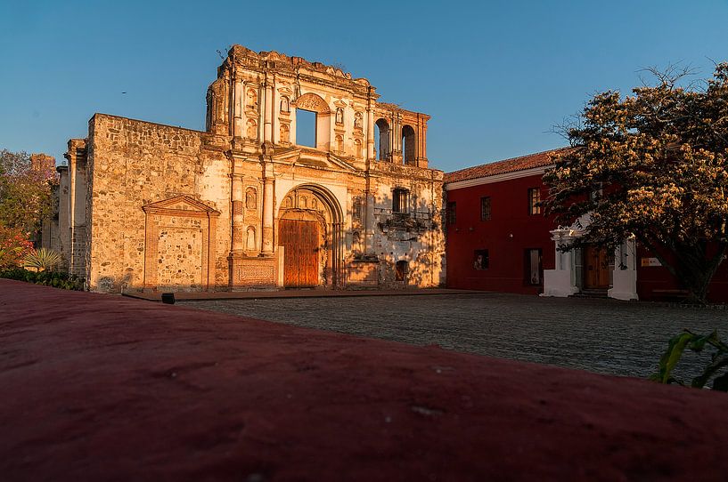 Antigua: Iglesia y Convento de la Compañía de Jesús by Maarten Verhees