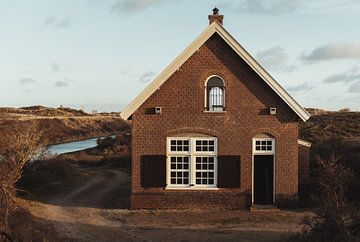 Front of House of the West Amsterdam Water Supply Dunes | Dutch fine art photo print | Niederlande,  von Sanne Dost