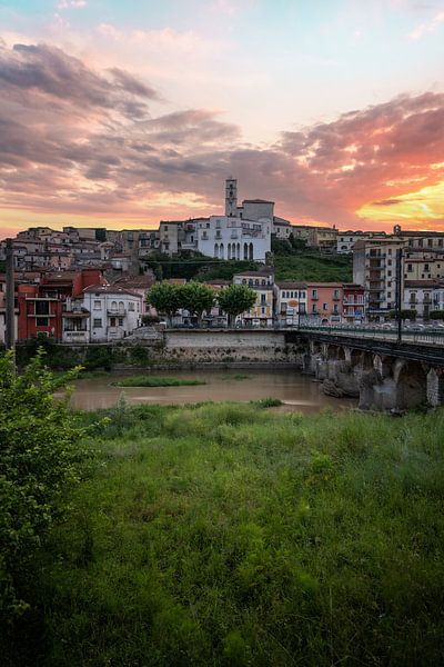 Stadspanorama van Polla, zonsondergang Italië van Fotos by Jan Wehnert