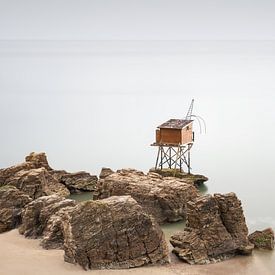 Cabane de pêcheur en silence sur la côte atlantique française sur Claire van Dun