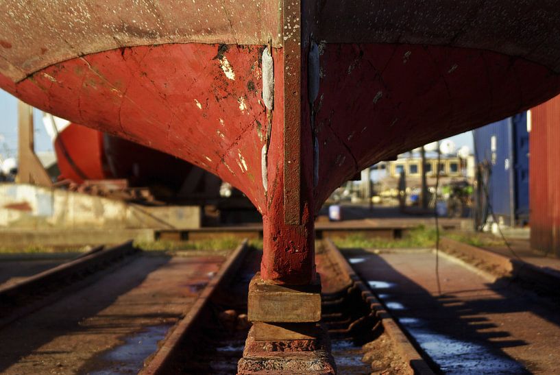 Houten boot, geplaatst op Kiel van Norbert Sülzner