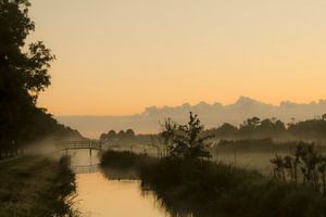 De Maarsseveensevaart te Maarssen met mist in de ochtend van Phillipson Photography